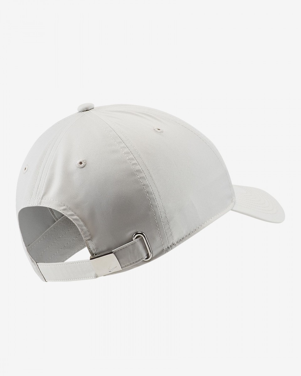 Теннисная кепка Nike H86 Metal Swoosh Cap light beige/metallic silver
