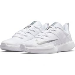 Тенісні кросівки жіночі Nike Court Vapor Lite white/metallic silver Тенісні кросівки жіночі Nike Court Vapor Lite white/metallic silver