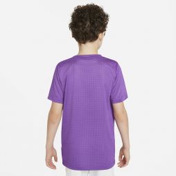 Тенісна футболка дитяча Nike Court Tee Rafa wild berry/elemental pink Тенісна футболка дитяча Nike Court Tee Rafa wild berry/elemental pink