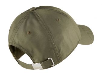 Тенісна кепка Nike H86 Metal Swoosh Cap medium olive/metallic silver Тенісна кепка Nike H86 Metal Swoosh Cap medium olive/metallic silver
