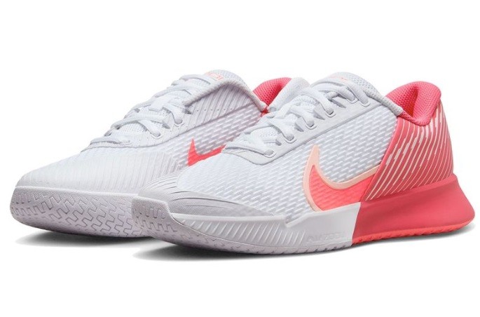 Теннисные кроссовки женские Nike Zoom Vapor Pro 2 white/hot punch