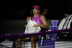 СВЬОНТЕК З ПЕРЕМОГИ РОЗПОЧИНАЄ ЗАХИСТ ТИТУЛУ НА WTA FINALS