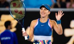 СТАРТОВА ПЕРЕМОГА БЕНЧІЧ НА ТУРНІРІ WTA 500. ВОНДРОУШОВА ОБІГРУЄ ЧЕМПІОНКУ US OPEN.