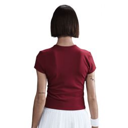 Тенісна футболка жіноча Nike Court Advantage Pro T-Shirt team red Тенісна футболка жіноча Nike Court Advantage Pro T-Shirt team red