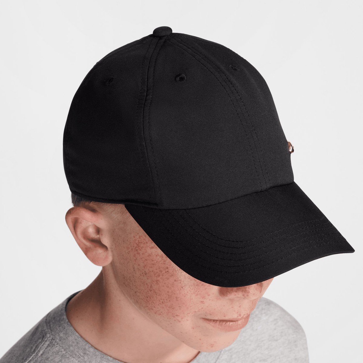 Кепка дитяча Nike Club Unstructured Metal Swoosh Youth Cap black/flat gold