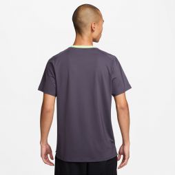 Тенісна футболка чоловіча Nike Court Advantage T-Shirt dark raisin/volt tint/white