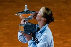СВІТОЛІНА ТРИРАЗОВА ЧЕМПІОНКА РИМУ. ЯСТРЕМСЬКА ЗАВОЙОВУЄ ТРОФЕЙ В ПАРМІ.