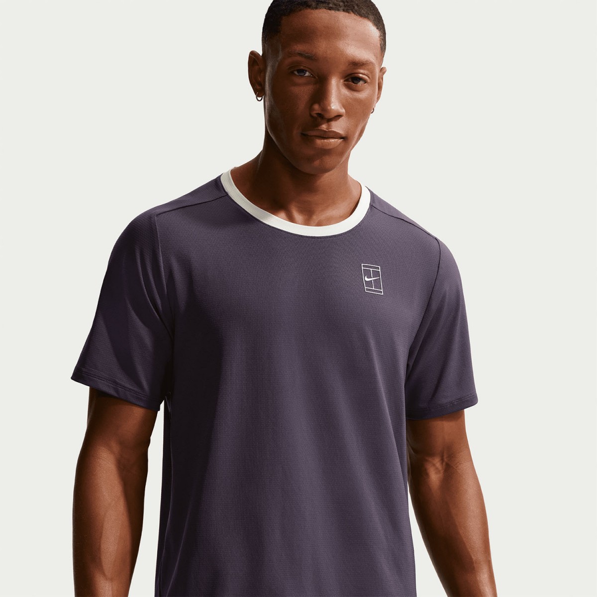 Тенісна футболка чоловіча Nike Court Advantage T-Shirt dark raisin/volt tint/white